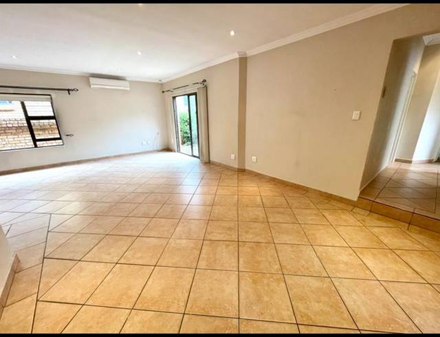 3 BEDROOM TOWNHOUSE FOR SALE IN CHANCLIFF RIDGE